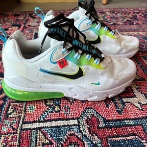Woman’s Nike air max